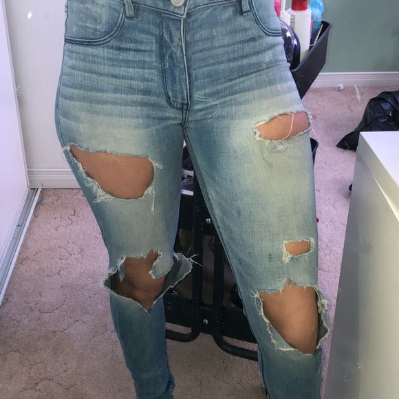 🦋AMERICAN EAGLE LIGHT WASH HIGH WAISTED JEANS🦋 - Picture 2 of 2